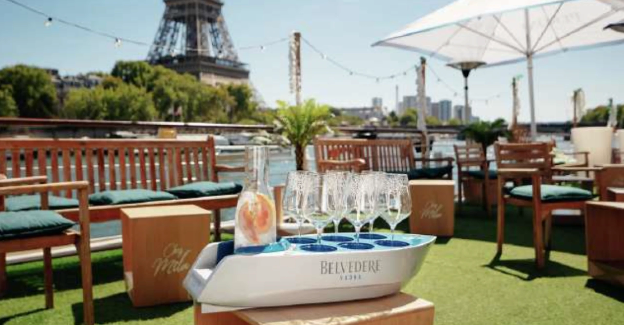 Bateau présentoir sur mesure
