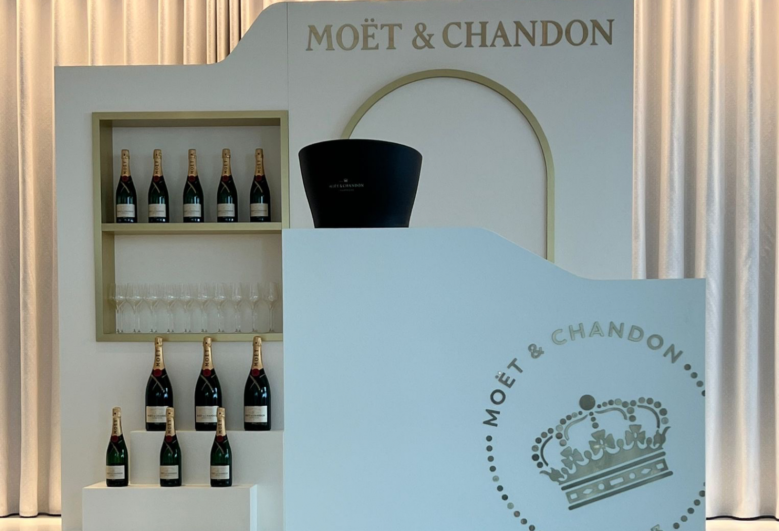 Moët & Chandon - Corner et vitrine